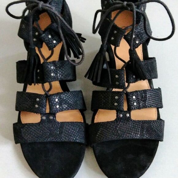 UGG Yasmin Snake Wedged Black Leather Sandals Sz 7.5 Fringes Shoelaces Boho - Picture 5 of 12